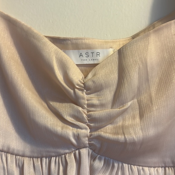 Astr champagne puff sleeve top with light shimmer - Picture 2 of 5